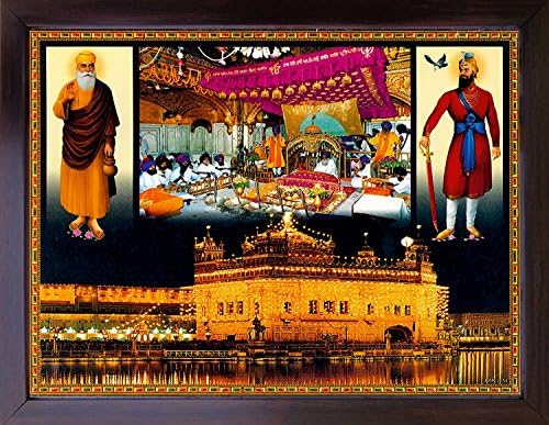 Gurunank dev ji ve Guru gobind Singh ji, çerçeveli bir resim posteri olan gurudwara'nın iç görünümü ile altın tapınağın dışında